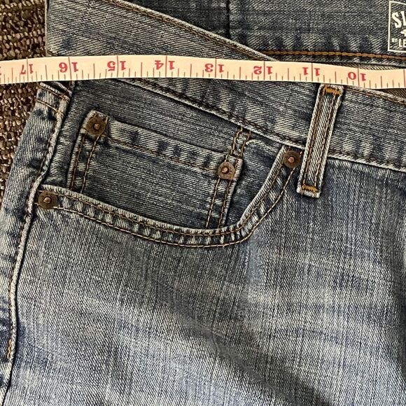 Vintage Relaxed Straight Leg Levi’s - Picture 12 of 16